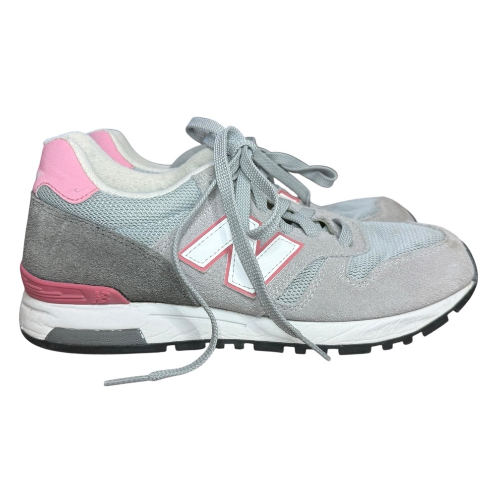 New‎ Balance 565 sneakers in grey suede and pink accents.  Size 9